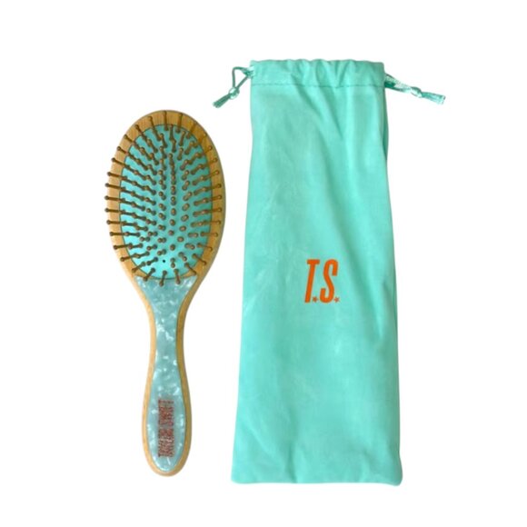 Taylor Swift Pearlescent Hair Brush & Barrette Gift Set The Life of a Showgirl - Picture 3 of 12